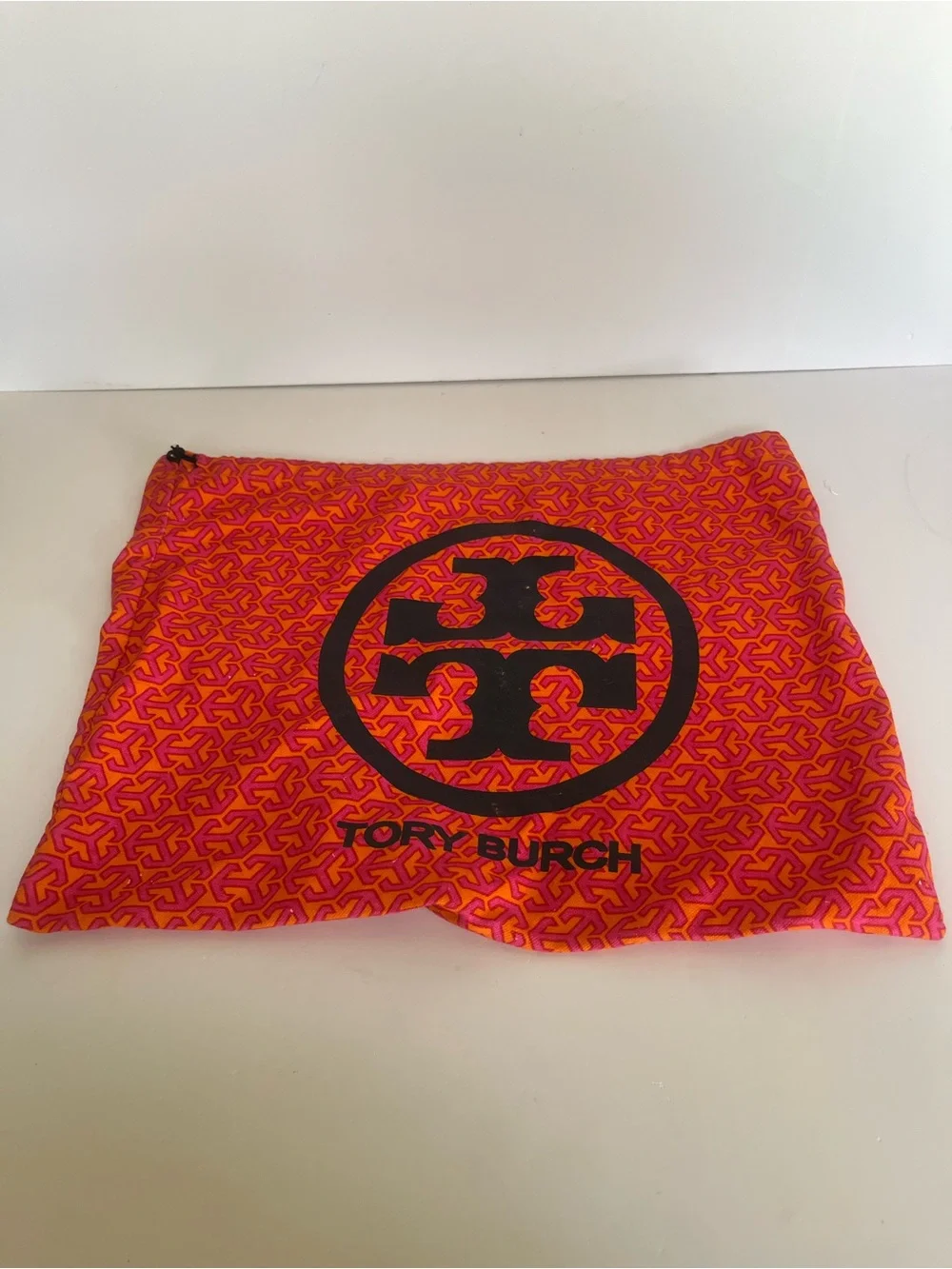 Like New w/tag: Tory Burch Logo Clutch Leather Bag